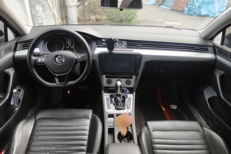 Used Volkswagen Magotan 2019 280TSI DSG Comfort Model China VI Standard Center Console