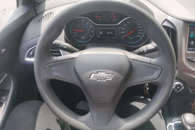 Used Chevrolet Cruze 2018 Redline 320 Automatic Pioneer Edition Steering Wheel