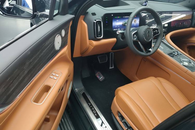 Used Hima AITO M9 2025 Extended-Range Ultra Version 52 kWh 6-Seater
