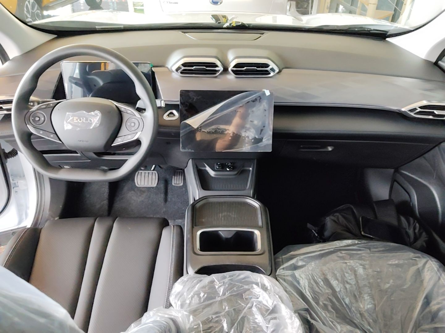 Dongfeng Aeolus SKY EV01 2025 530 km AIR Elite Edition — снимка 12