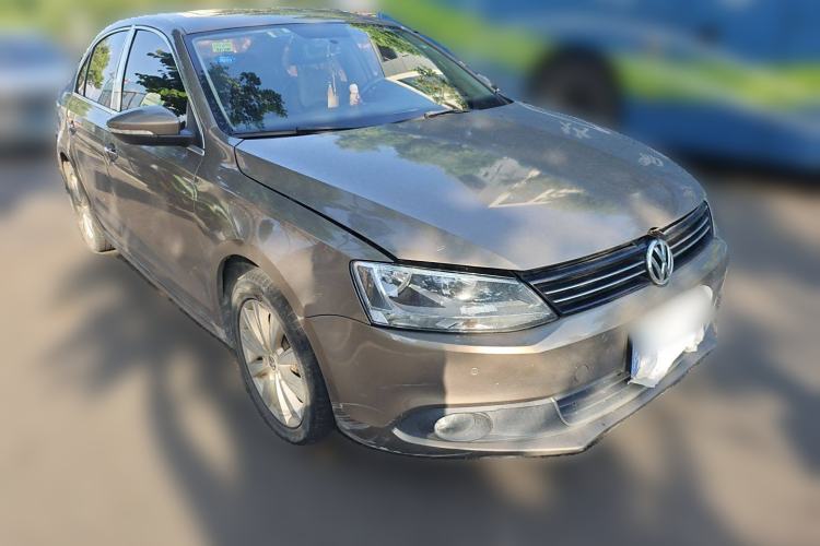 Used Volkswagen Sagitar 2014 1.4TSI Automatic Luxury Model Front Right 45 Deg