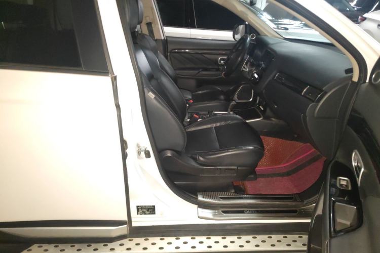 Used Mitsubishi Outlander 2019 2.0L Two-Wheel Drive Comfort Edition 5 Seats China VI Standard