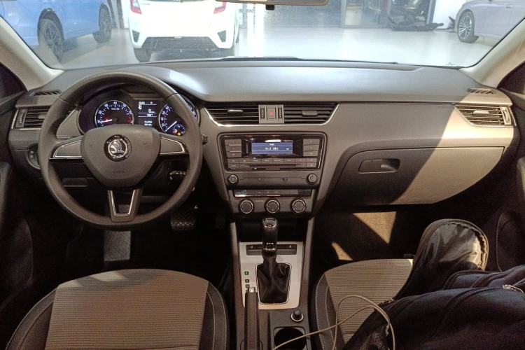 Used Skoda Octavia 2017 1.6L Automatic Chuanxing Edition Center Console