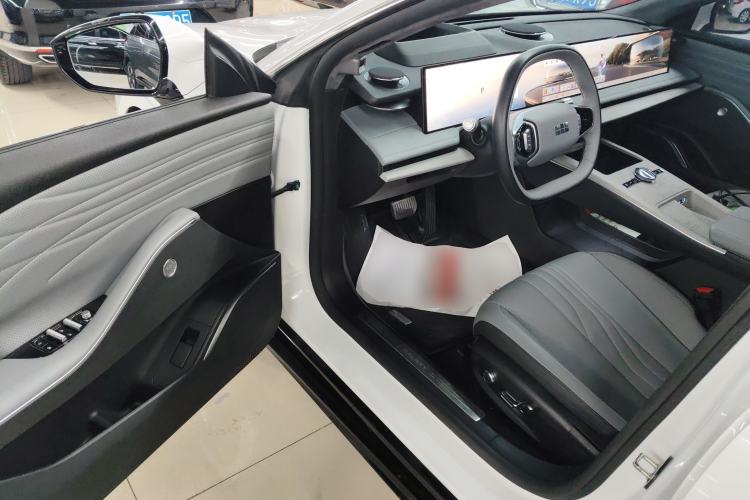 Used Geely Galaxy E8 2024 665 km Range Rear-Drive Starship Long-Range Version
