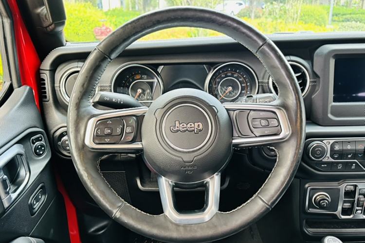 Used Jeep Wrangler 2019 2.0T Sahara Four-Door Version China VI Emission Standard