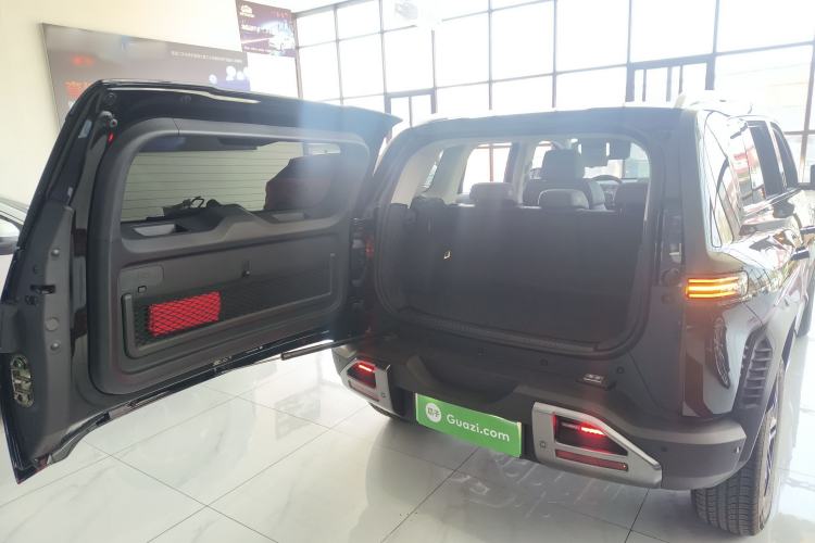 Used Formula Leopard Titanium 3 2025 501 km Range Rear-Wheel Drive Intelligent Driving Max Edition