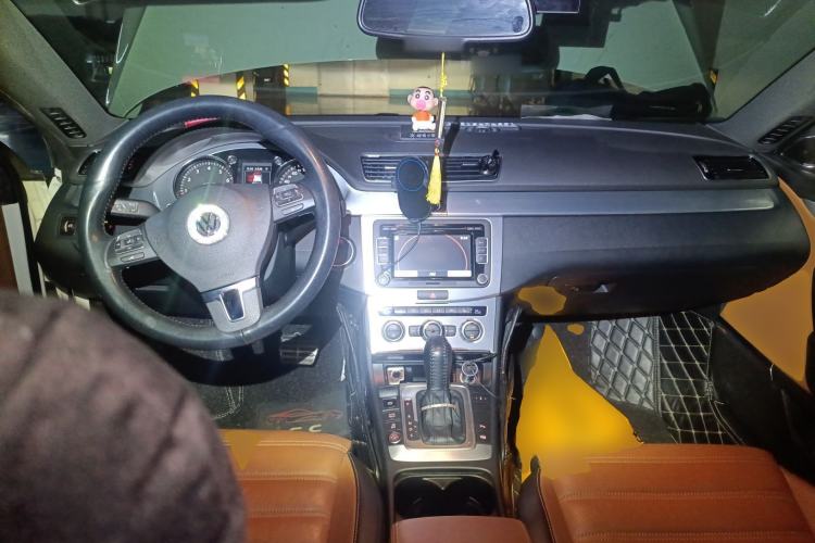 Used Volkswagen FAW-Volkswagen CC 2015 2.0 TSI Ultimate Model Center Console