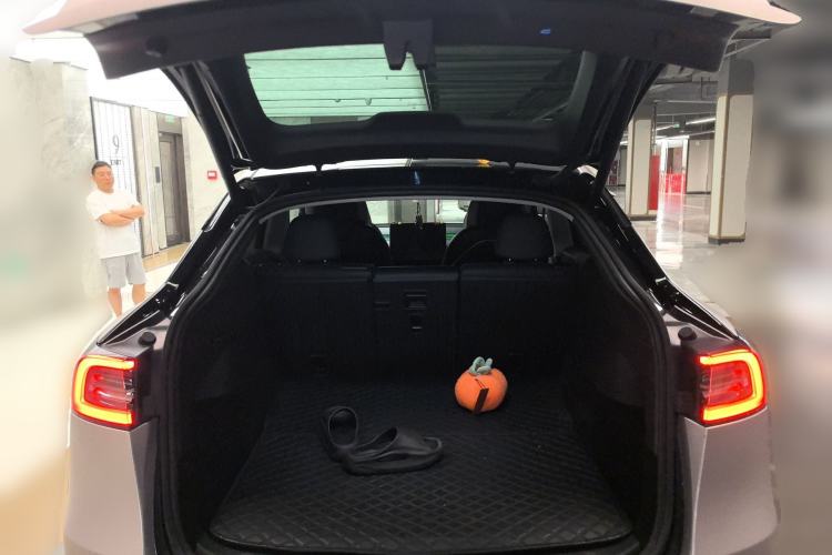 Used Tesla Model Y 2021 Standard Range Rear-Wheel Drive Version Trunk