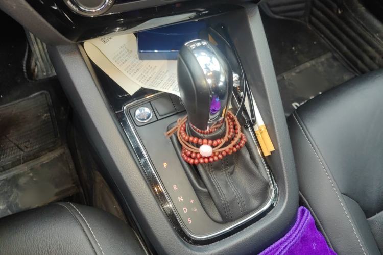 Used Volkswagen Sagitar 2018 280TSI DSG Ignite Edition Gear Lever