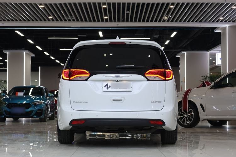 Used Chrysler Grand Voyager 2017 3.6L Premium Edition