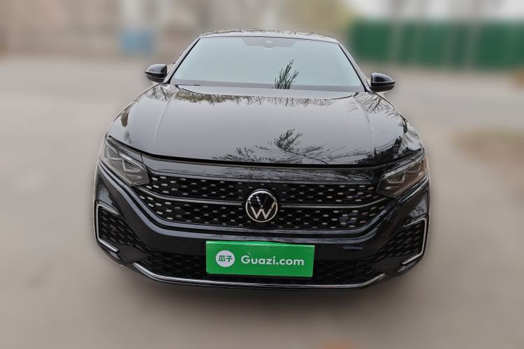 Used Volkswagen Passat 2022 330TSI Starry Luxury Edition – Exclusive Special Edition