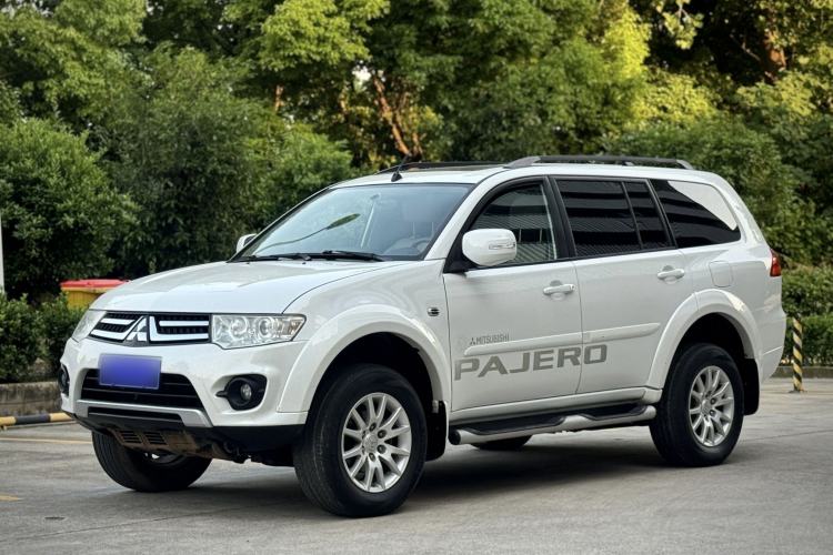 Used Mitsubishi Pajero Sport 2013 3.0L Automatic Two-Wheel Drive Luxury Edition Guazi used car, China used car export, Used car for sale, Used  cars, Cheapest cars for sale
