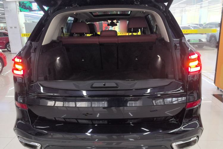 Used BMW X5 2022 Restyled xDrive 30Li Luxury Version M Sport Package
