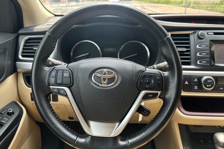 Used Toyota Highlander 2015 2.0T Two-Wheel Drive Luxury Edition 7 Seats
