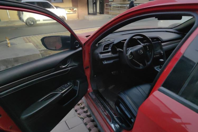 Used Honda Civic 2021 HATCHBACK 220TURBO CVT Trendy Cool Edition
