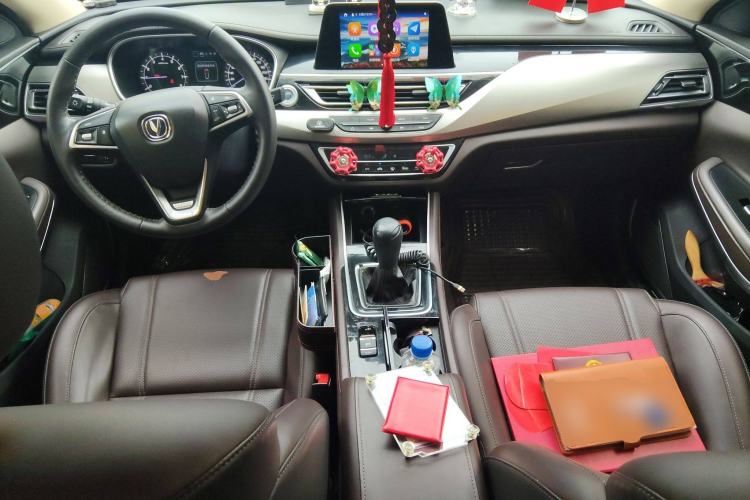 Used CHANGAN Raeton CC 2018 1.5T Manual Elegant Starry Edition China V Standard
