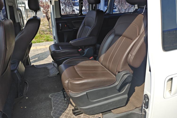 Used FORTHING Lingzhi PLUS 2021 2.0L Manual Standard Version CNG 7 Seats
