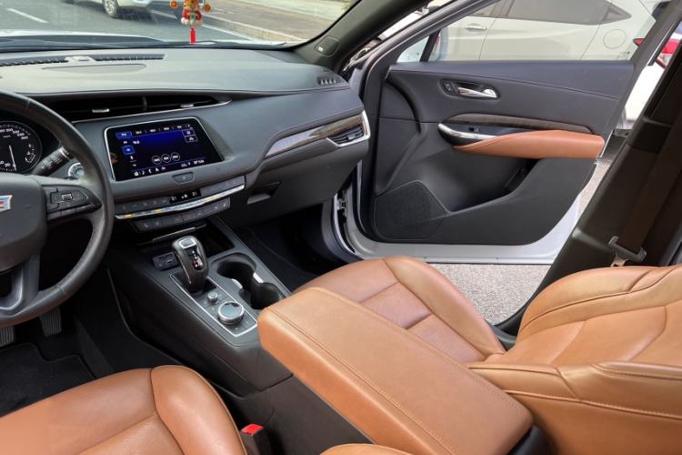 Used Cadillac XT4 2018 28T 4x4 Platinum Edition