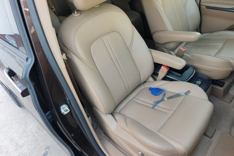 Used Buick GL8 2021 ES Landtrek 653T Luxury Model Right Front Seat