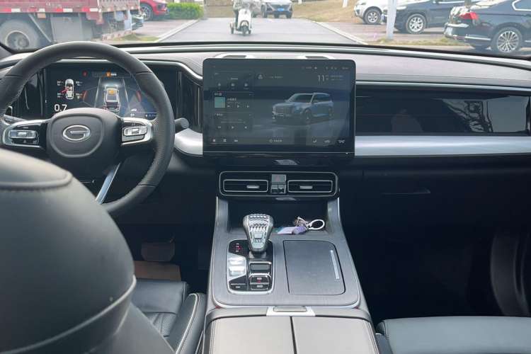 Used GAC Trumpchi GS8 2022 Linghang Series 2.0 TGDI Two-Wheel-Drive Luxury Smart Connectivity Version (7 Seats)
