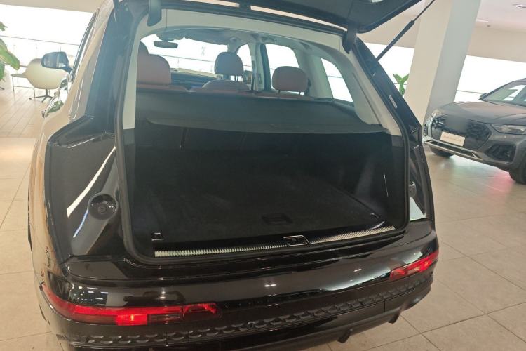 Used Audi Q7 2024 45 TFSI quattro S line Black Warrior Edition
