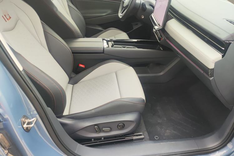 Used Volkswagen ID.7 VIZZION 2024 AIR model Right Front Seat