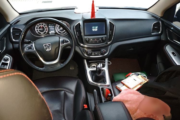 Used Baojun 560 2015 1.8L manual luxury version
