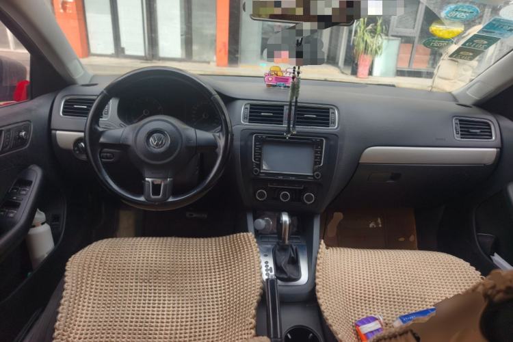 Used Volkswagen Sagitar 2014 Revised Version 1.6L Automatic Leading Edition Center Console