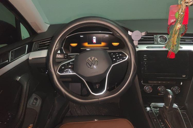 Used Volkswagen Magotan 2023 2 Million Units Limited-Edition 280TSI DSG Comfort Version Steering Wheel