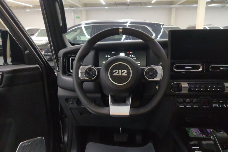 Used 212 T01 2024 2.0T Explorer
