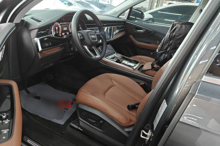 Used Audi Q7 2022 55 TFSI quattro S line Sport model
