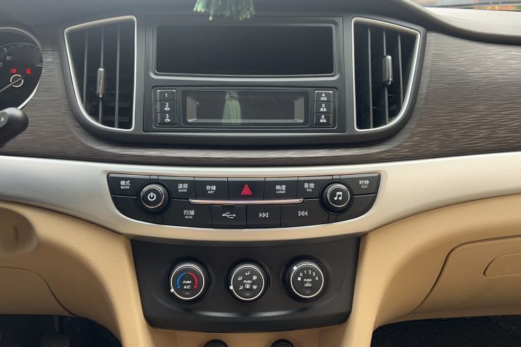 Used Baojun 730 2019 1.5L Manual Value Edition 7 Seats China VI Emission Standard Audio And AC Panel