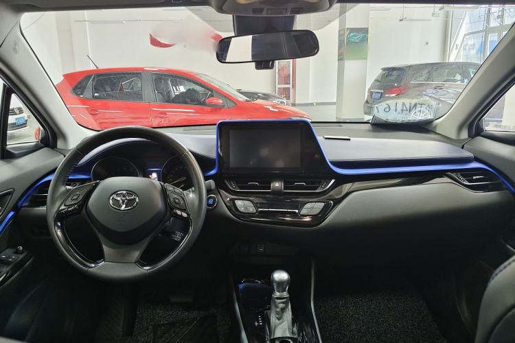 Used Toyota C-HR 2021 2.0L Luxury Edition Interior 3