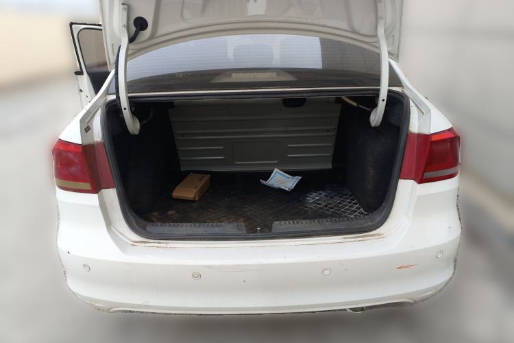 Used Volkswagen Santana 2015 1.6L Manual Fashion Edition Trunk