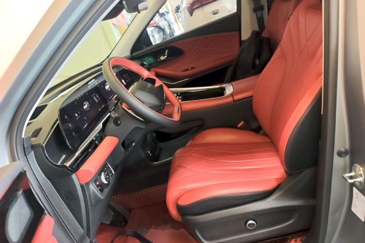 Ojetý EXEED Stellar 2023 400T Two-Wheel Drive Luxury Edition
