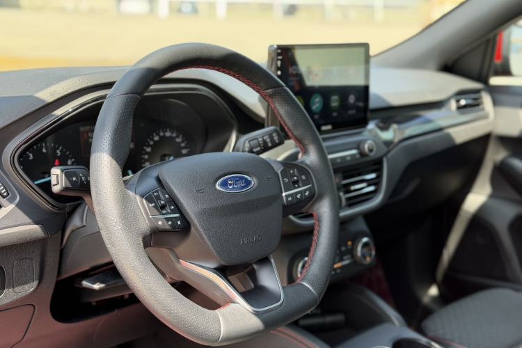 Used Ford Focus 2019 Hatchback EcoBoost 180 Automatic ST Line Interior 4