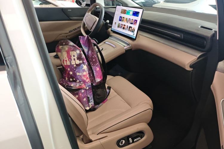 Used XPeng X9 2025 740 Ultra-Long Range Max
