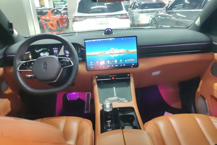 Used Hima AITO M7 2024 1.5T Intelligent Driving 4WD Ultra Version 6 Seats Center Console