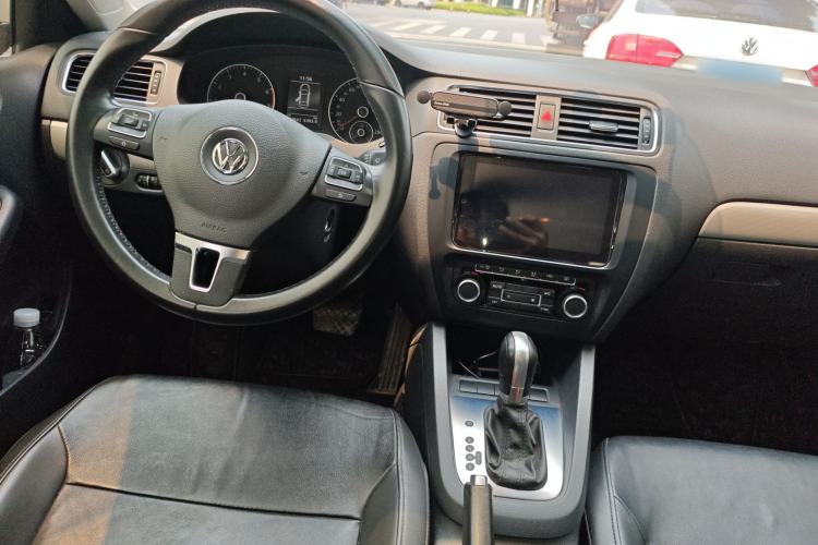 Used Volkswagen Sagitar 2014 1.4TSI Automatic Luxury Model Center Console