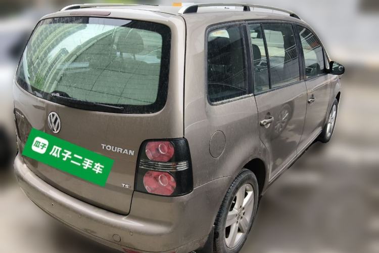 Used Volkswagen Touran 2015 1.4T DSG Comfort Edition 5 Seats Rear Right 45 Deg