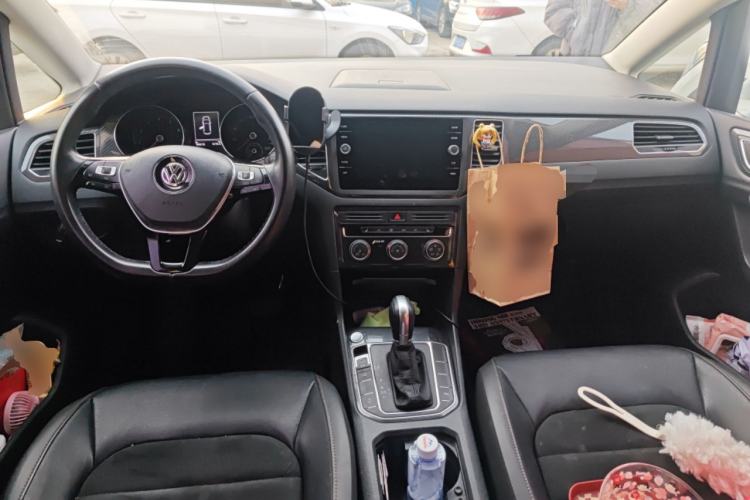 Used Volkswagen Golf Sportsvan 2018 230TSI Automatic Luxury Model Center Console