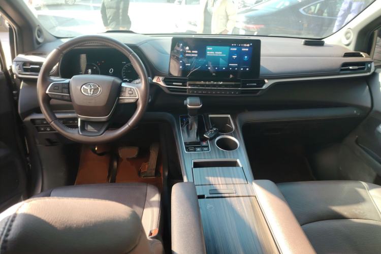 Used Toyota Sienna 2021 2.5L Hybrid Platinum Edition