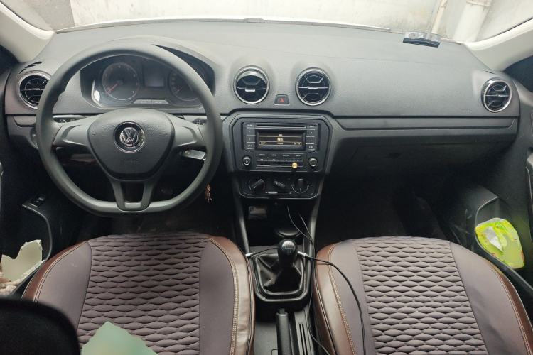 Used Volkswagen Jetta 2019 Dream Edition 1.4L Manual Fashion Version Center Console