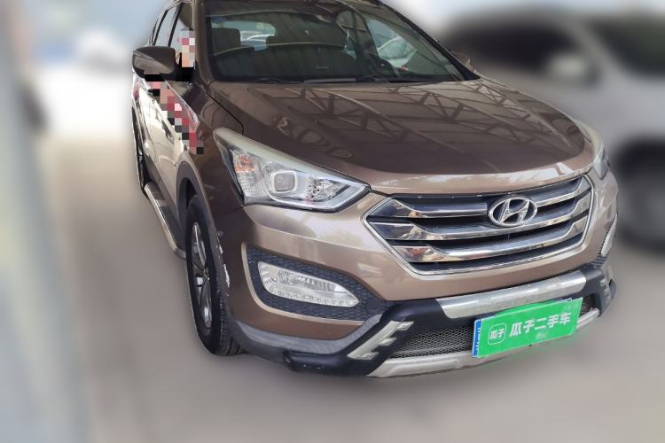 Used Hyundai Santa Fe 2013 2.4L Automatic Two-Wheel Drive Smart Version Front Right 45 Deg