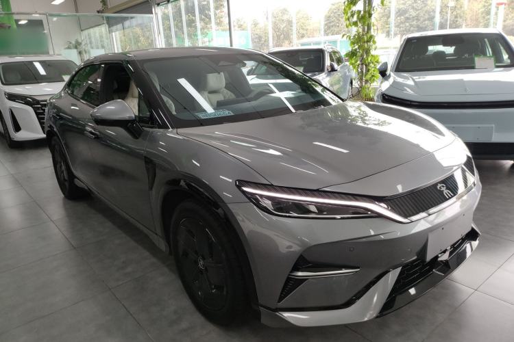 Used BYD Song L EV 2024 550 km Excellence Version Front Right 45 Deg