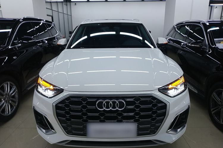 Used Audi Q5L 2022 40T Fashionable and Dynamic Model
