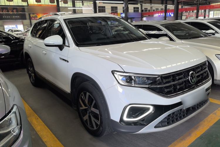 Used Volkswagen Tayron 2024 300TSI Two-Wheel-Drive Luxury Plus Advanced Version Front Right 45 Deg