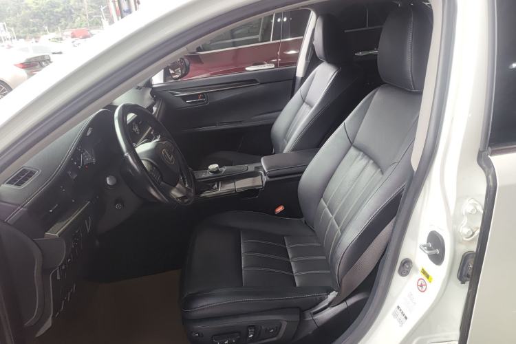 Used Lexus ES 2015 300h Comfort Edition
