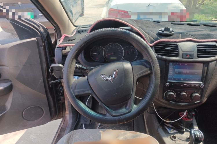 Used Wuling Hongguang 2015 1.5L S Basic Version China V Standard Steering Wheel