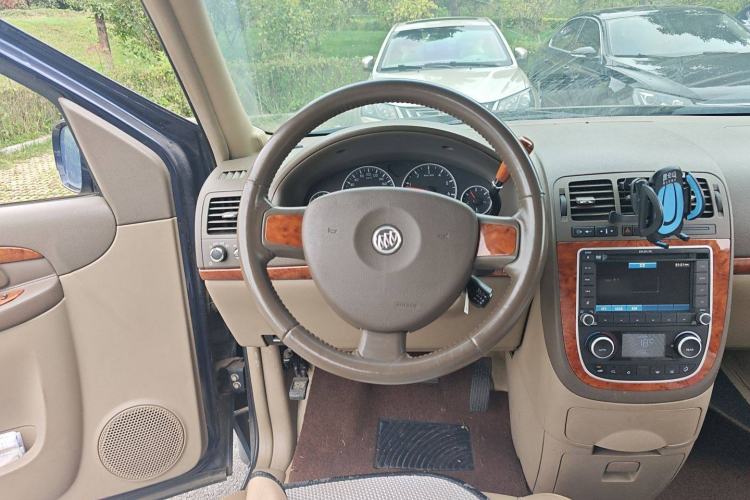 Used Buick GL8 2006 Lu Zun 3.0L LT Luxury Edition
